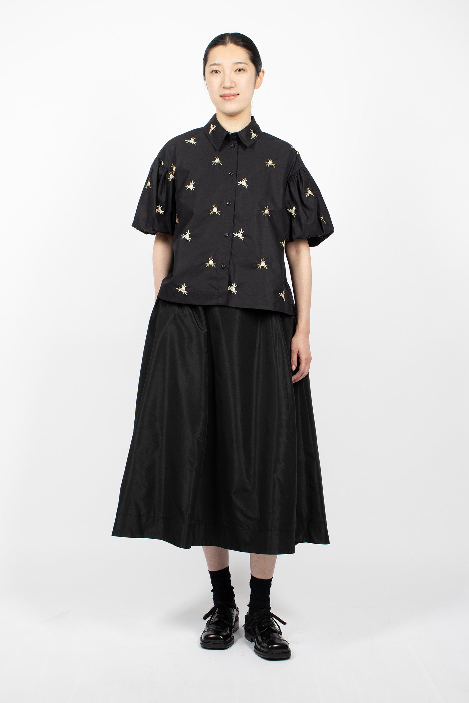 Cropped Rosebud Puff Sleeve Lace Trim Shirt Black