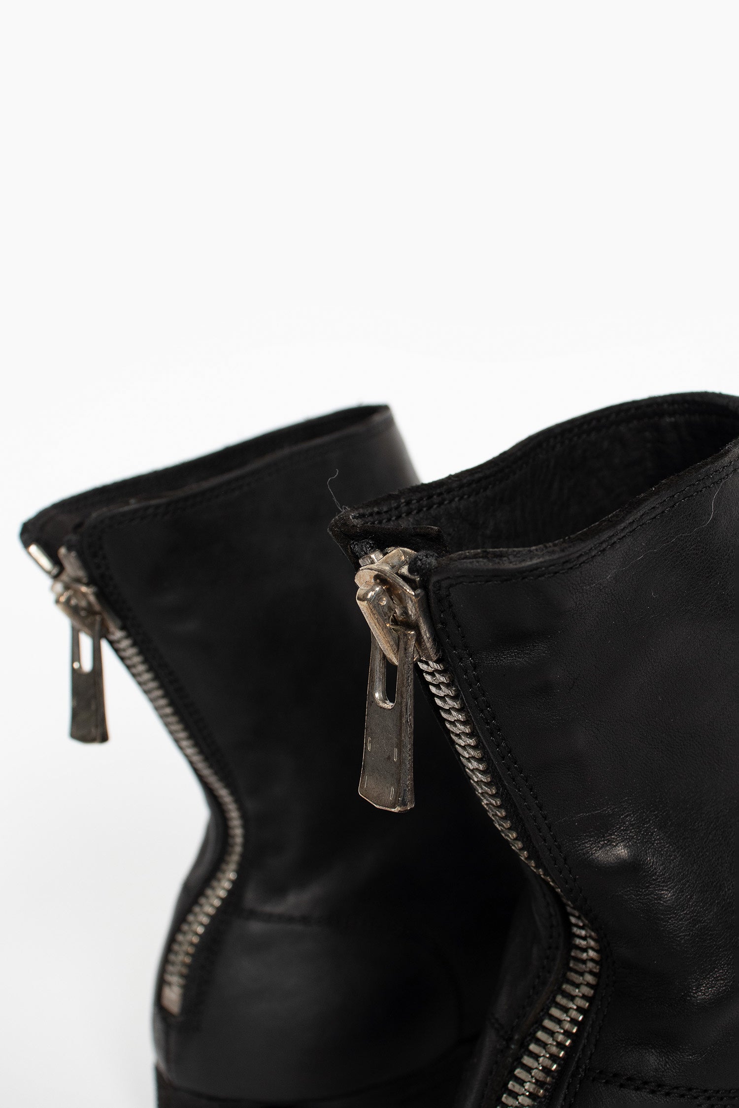 596 Full Grain Back Zip Ankle Boots BLKT